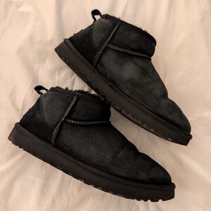 UGG Womens Classic Ultra Short Mini Sheepskin Ankle Boots - Black